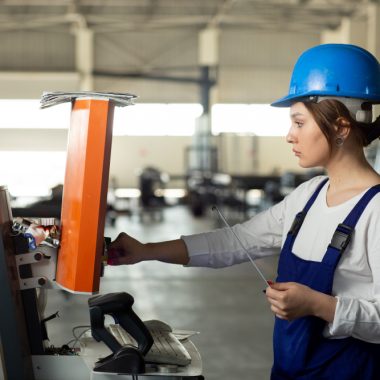 Cum se realizează prelucrarea detaliilor fine pe CNC-uri?