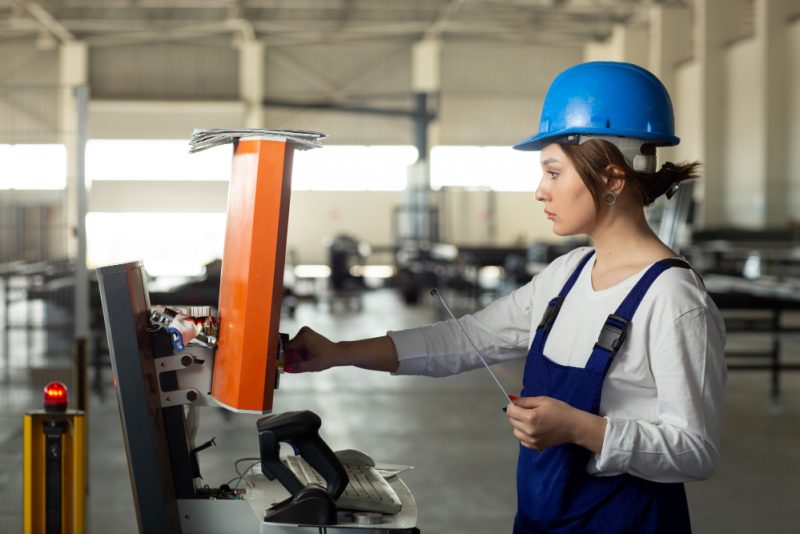 Cum se realizează prelucrarea detaliilor fine pe CNC-uri?