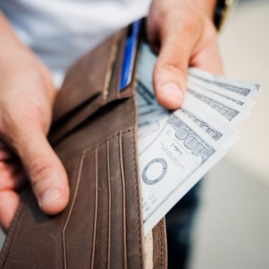 De ce devin atractive obligațiunile de stat Tezaur pentru investitorii mici?