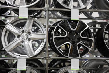 Drumurile neasfaltate deteriorează mai repede jantele auto?