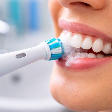 Periuța electrică chiar face diferența sau e doar un moft scump? Ce spun studiile recente despre eficiența reală a periajului electric