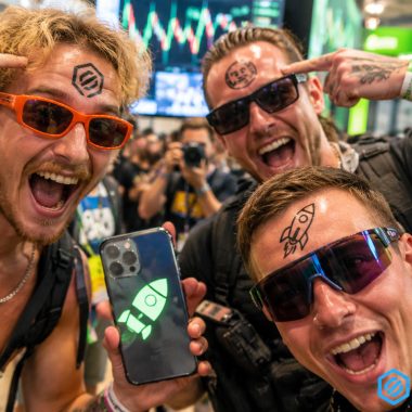 Tatuaj crypto pe frunte pentru o recompensă Pump.fun, refuzat la plată din cauza unei litere lipsă