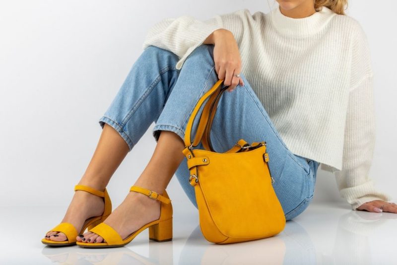 Unde gasesti pantofi, geanta si accesorii care pot fi combinate in aceeasi tinuta